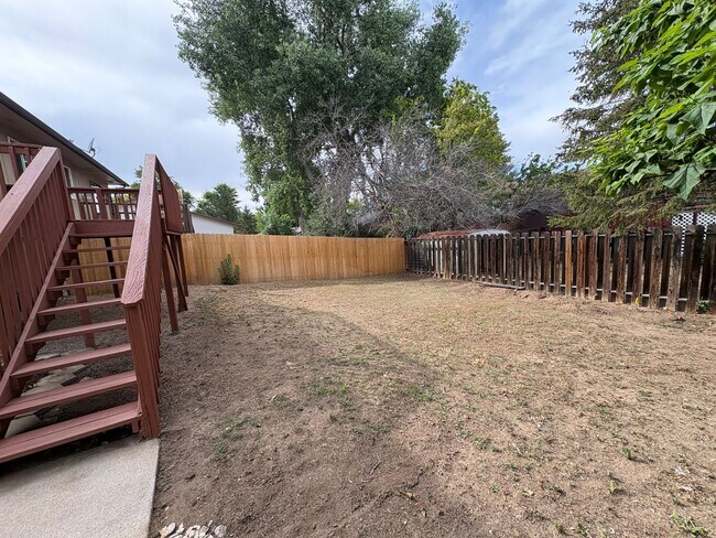 Foto del edificio - Updated **2 Bedroom | 1.5 Bath | 1-Car Garage Townhome**
