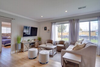 Building Photo - 893 Olivina Ave