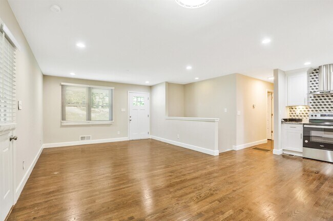 Foto del edificio - 664 Indigo Ln NW