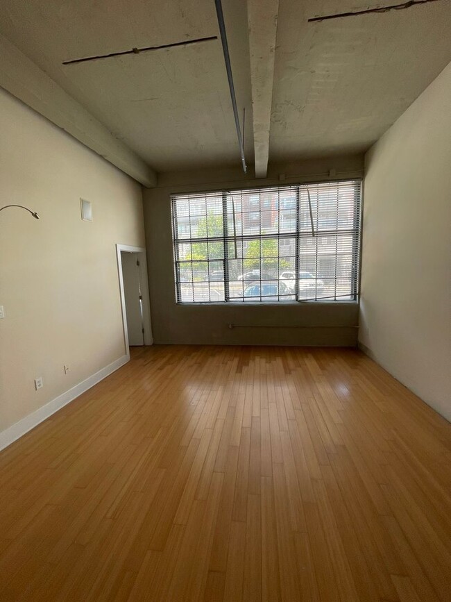 Interior Photo - The Mill At Manchester Lofts