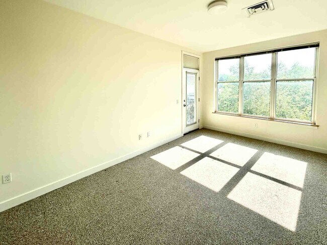 Building Photo - 410 Farrell St