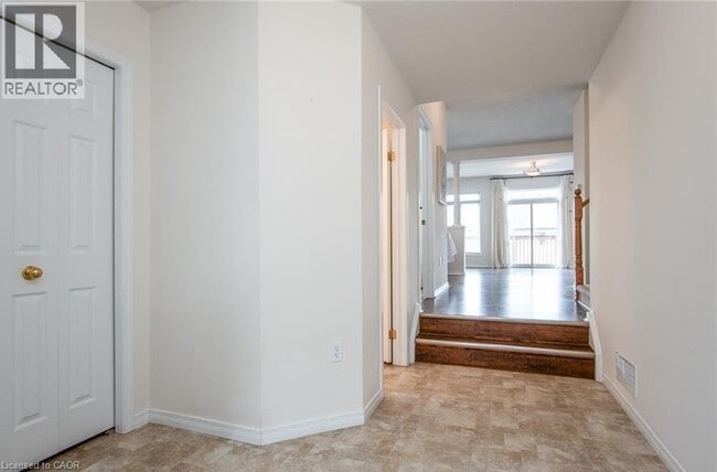 Building Photo - 570 Woolgrass Ave