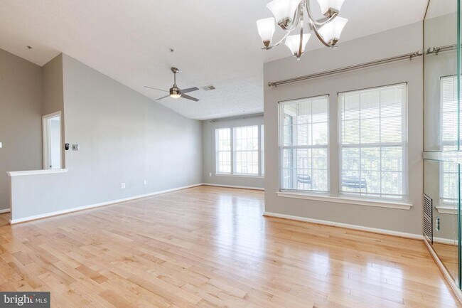Building Photo - 3021 Hunting Ridge Dr