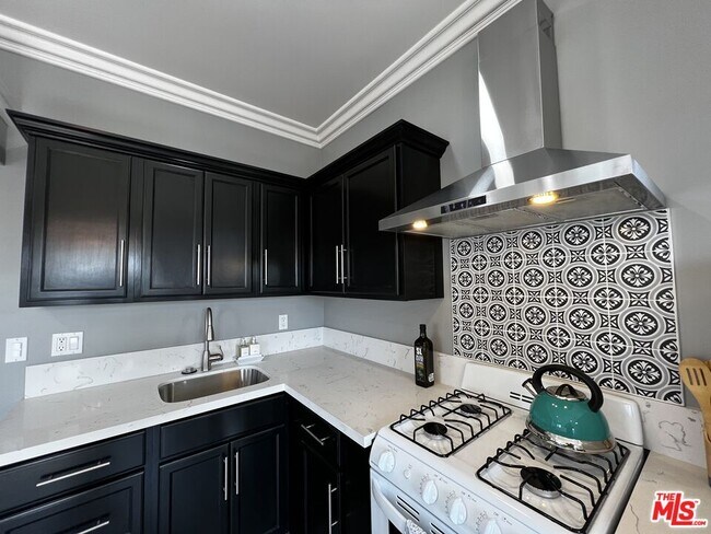 Foto del edificio - 3151 W 132nd St