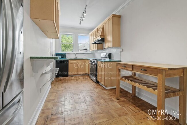 Foto del edificio - 878 Briarcliff Rd NE