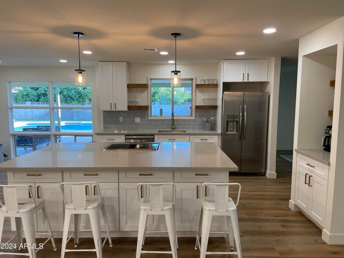 Foto principal - 8727 E Sells Dr