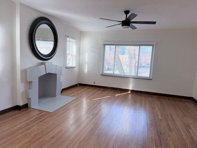 Foto del edificio - 1522 Northwest Blvd