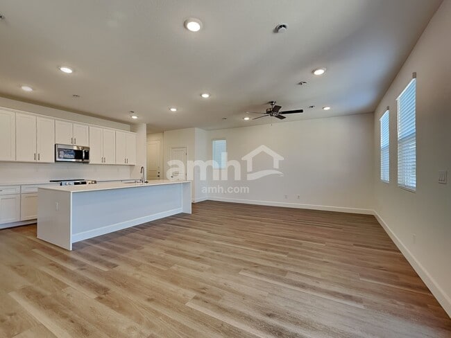 Building Photo - 9236 River Owl Ct