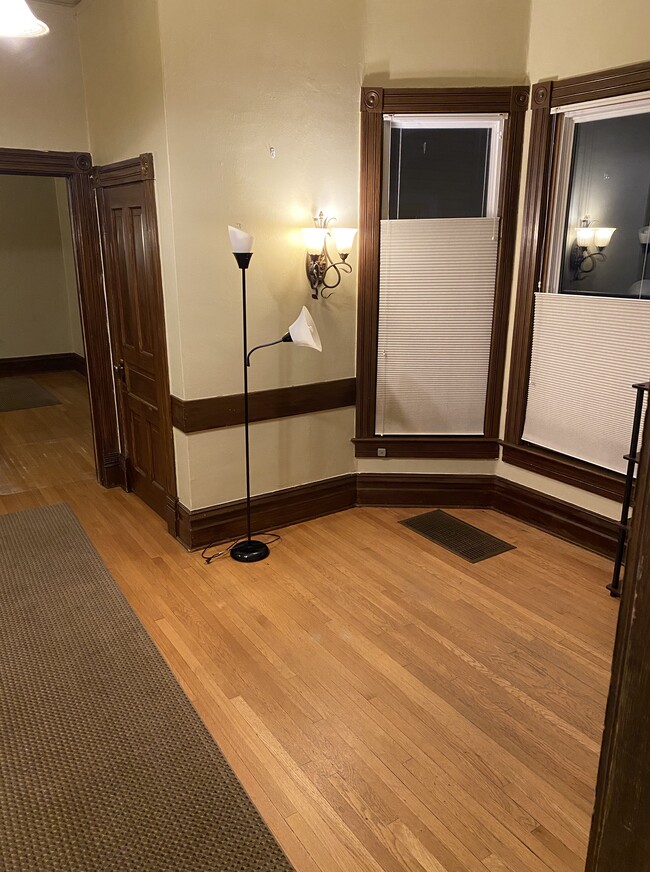 Dining room - 433 W Alder St