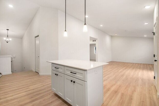 Foto del edificio - 1800 Lakeview Dr