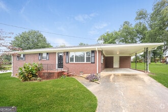 Building Photo - 600 Emerald Dr