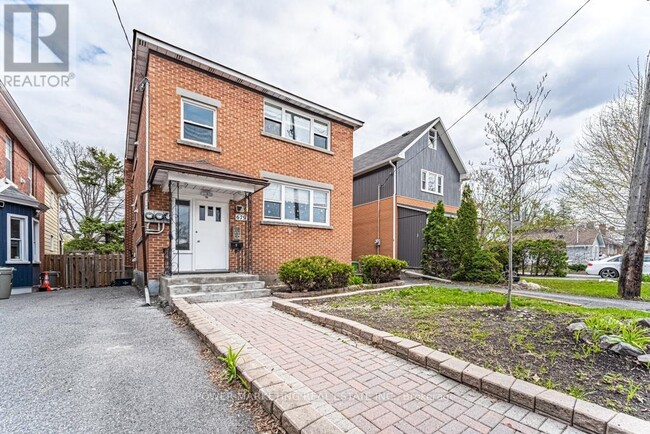 Building Photo - 679 Roosevelt Ave