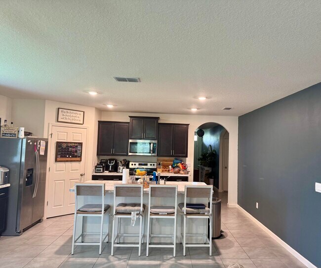 Building Photo - 1962 SW Delmonico Ave