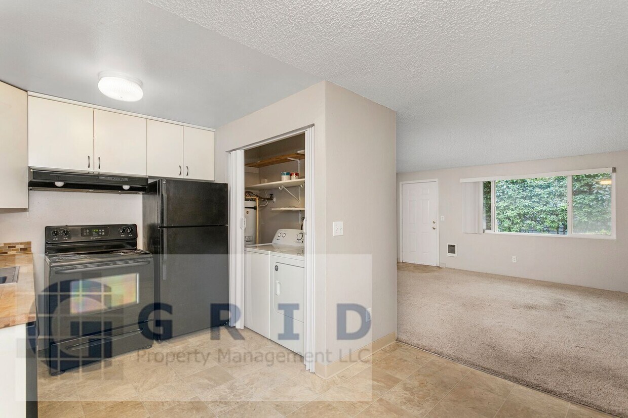 Two Bedroom Apartment Available - Private Yard Space - $500 MOVE IN SPECIAL! - Two Bedroom Apartment Available - Private ...