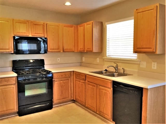 Building Photo - 5915 Leawood Run Ct