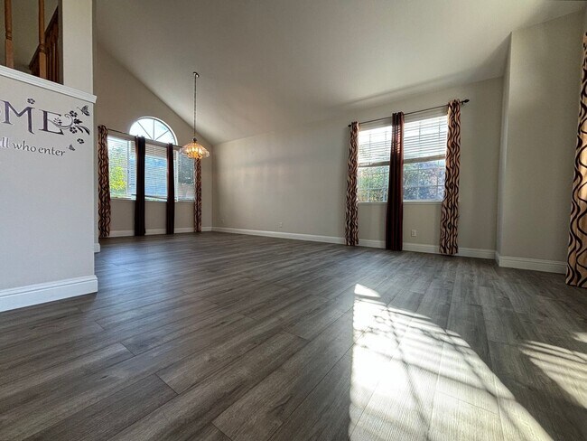 Building Photo - Beautiful 4 Bedroom 2.5 Bath home in Oakley