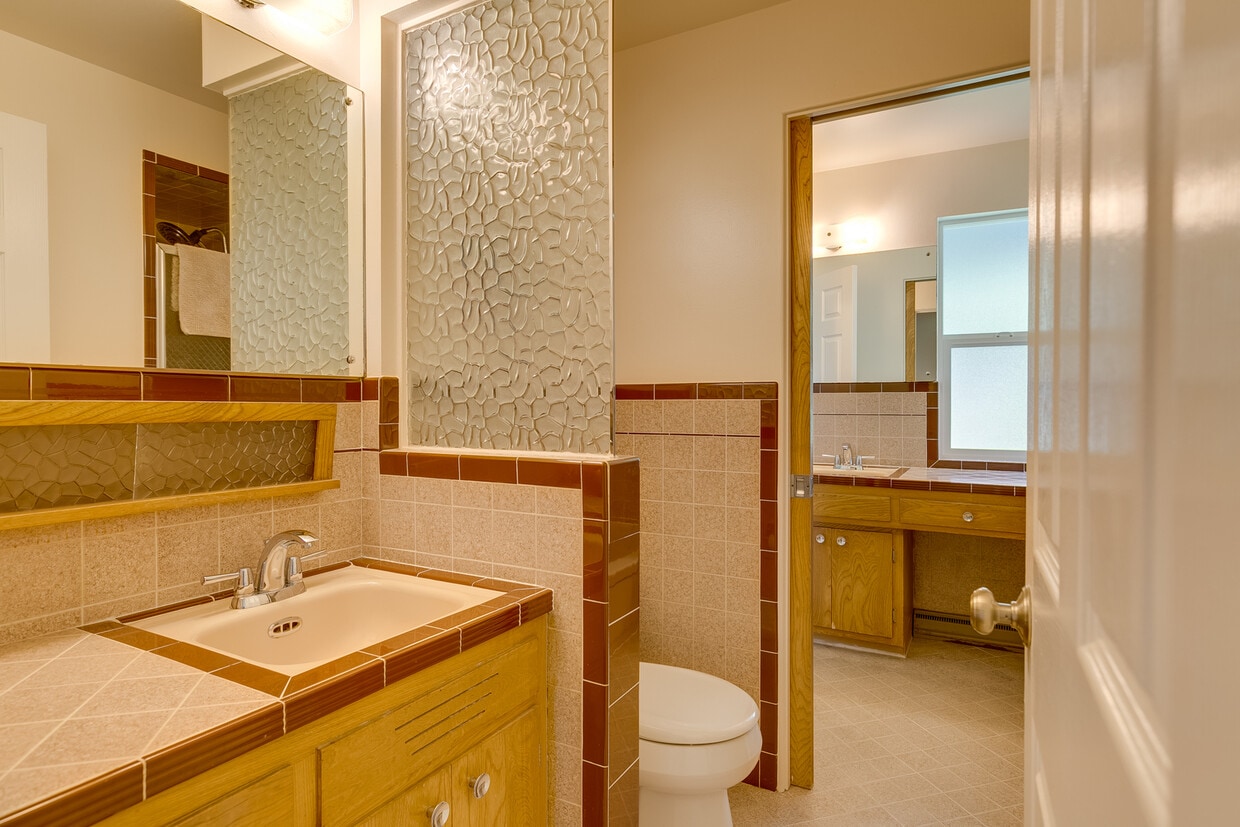 Mercer Island Rambler Available 2/1! - Mercer Island Rambler Available 2/1!