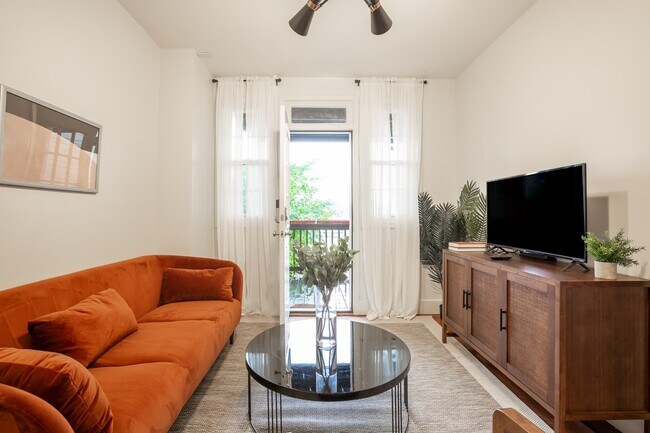 Foto del edificio - ROOM ONLY in 5-bed/2.0-bath Home