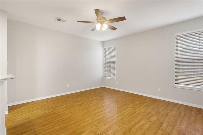 Building Photo - 1728 Heath Dr