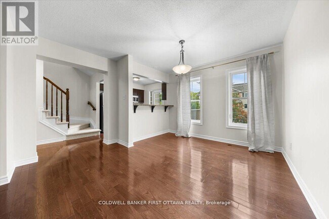 Building Photo - 121 Par-La-Ville Cir