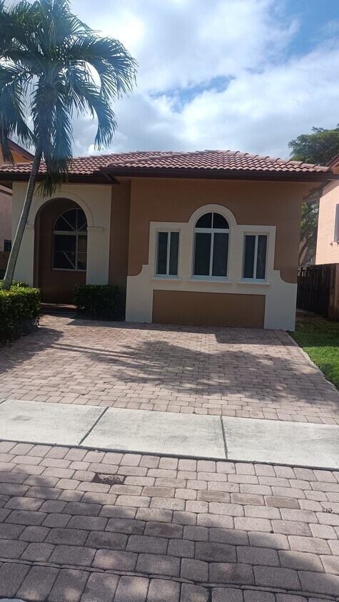 Foto principal - 4110 NE 11th Dr