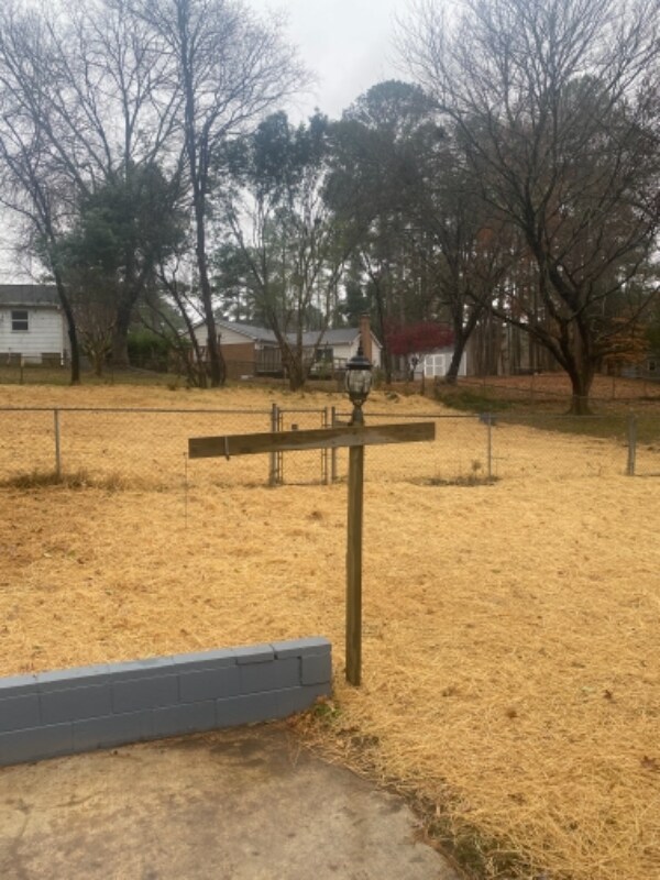 Building Photo - 1005 Northclift Dr
