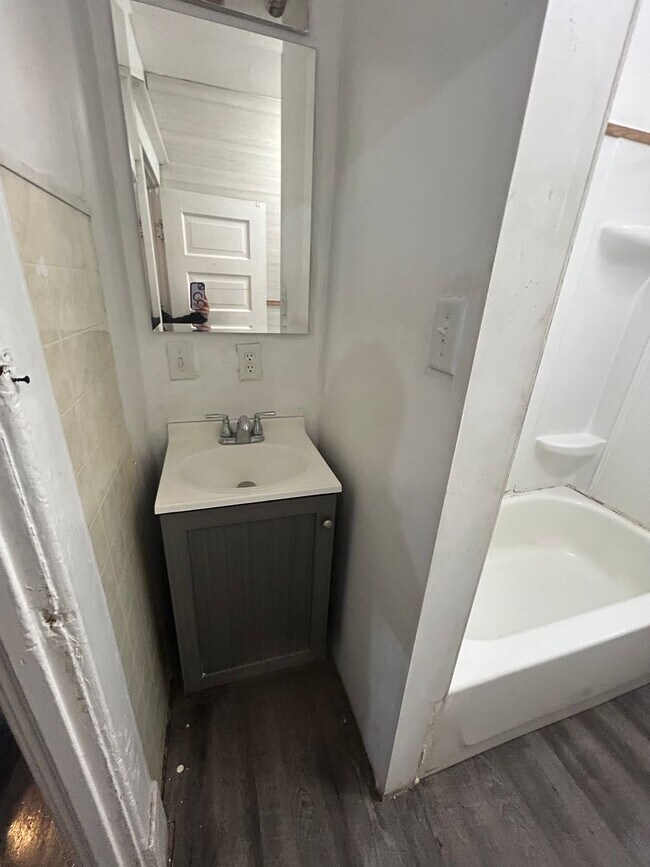 Foto del edificio - 121 W Indiana Ave