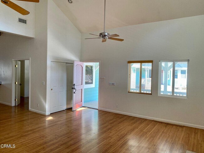 Foto del edificio - 357 Burnham Rd