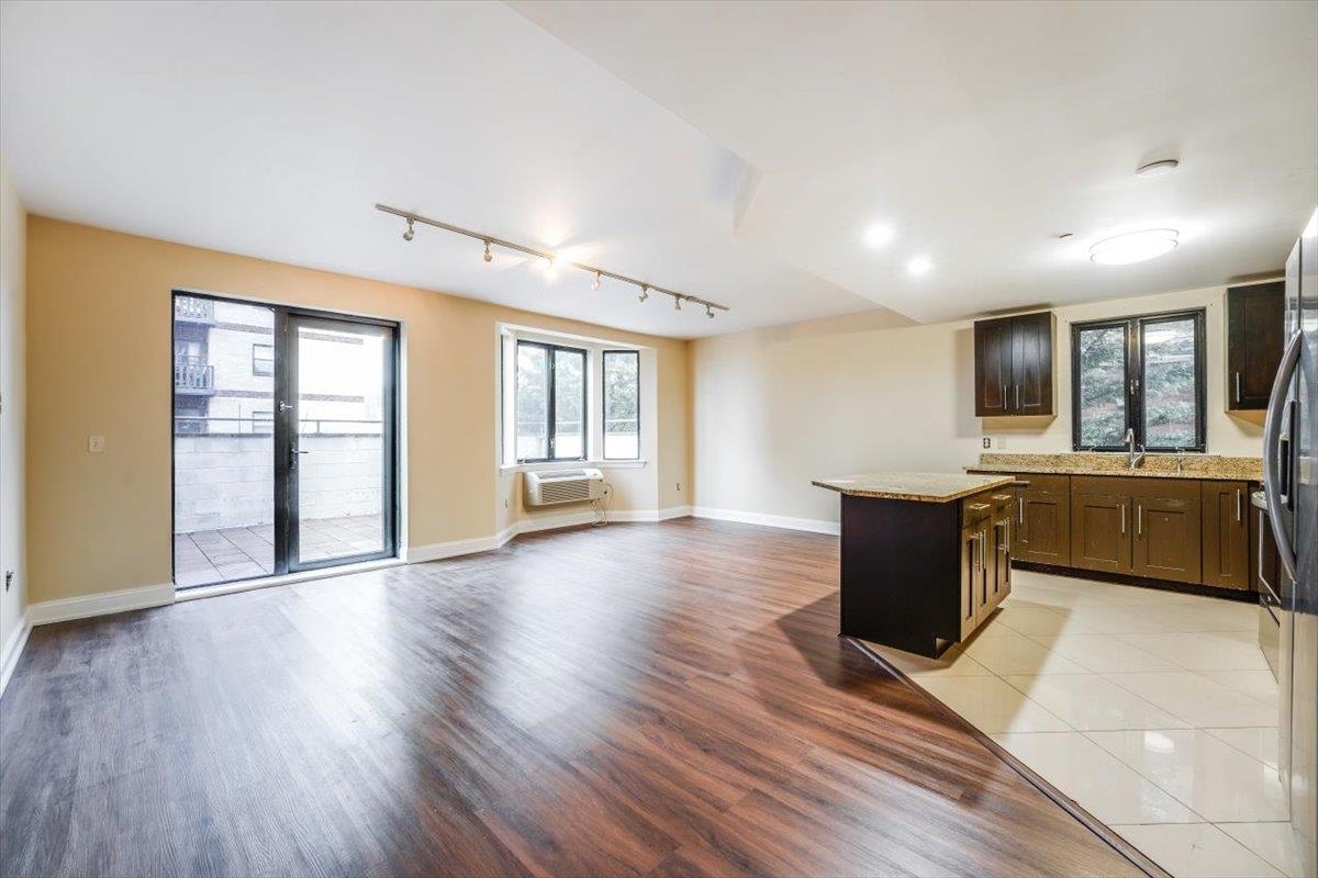 Primary Photo - 29 1st St