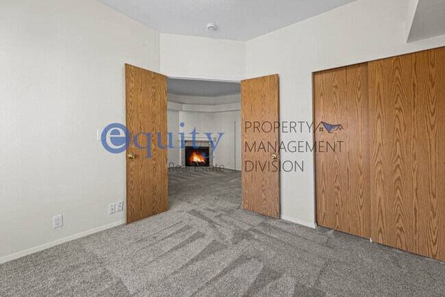 Building Photo - Beacon Hill Circle Condo