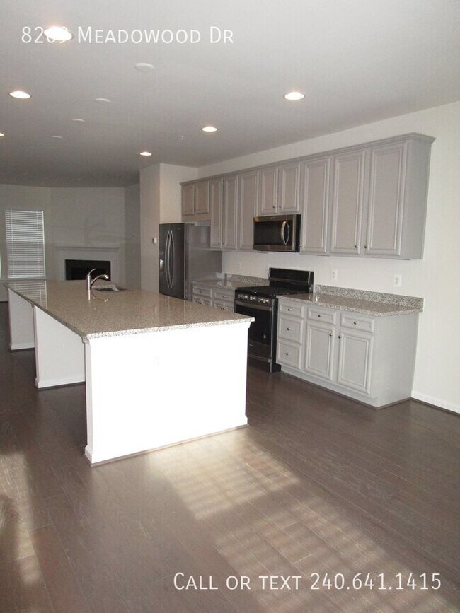 Foto del edificio - 8269 Meadowood Dr