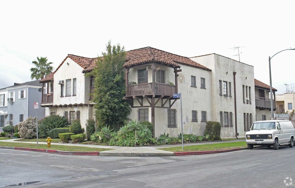 Primary Photo - 7806 Rosewood Ave