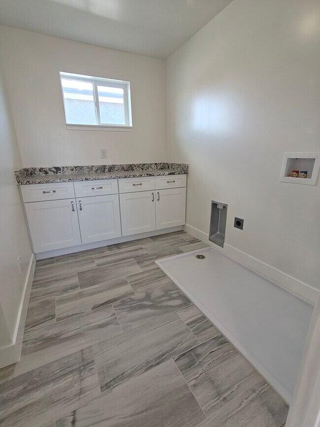 Laundry Room - 6662 S Highland Dr