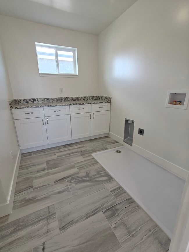 Laundry Room - 6662 S Highland Dr