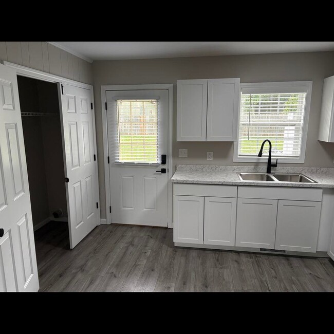 Building Photo - 5508 Wrenn Dr