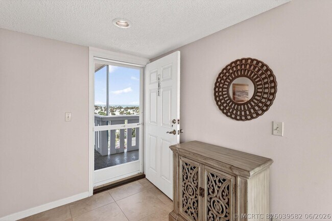 Building Photo - 5059 N Hwy A1A