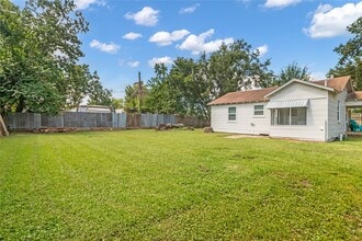 Building Photo - 807 Fisher St