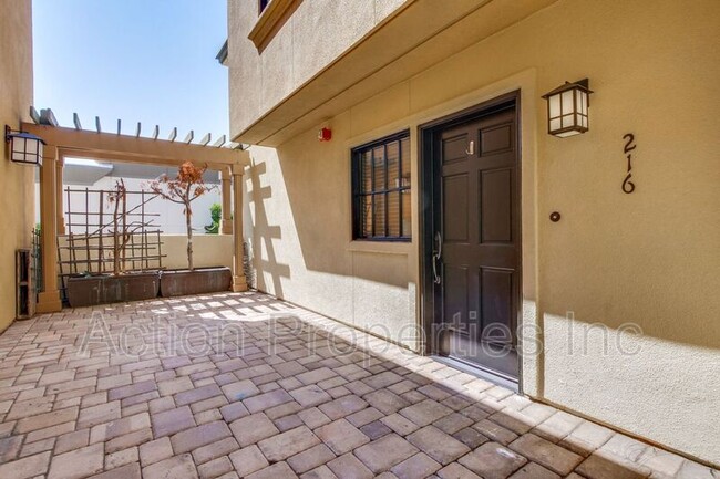 Foto del edificio - 1765 E Bayshore Rd