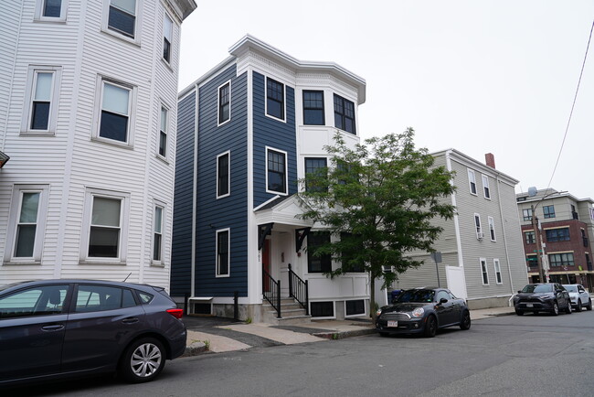 Building Photo - 701 E 2nd St