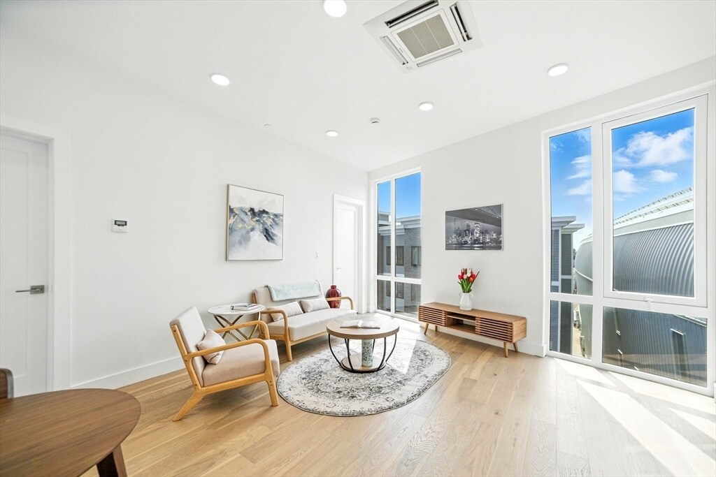 Foto principal - 38 Hichborn St