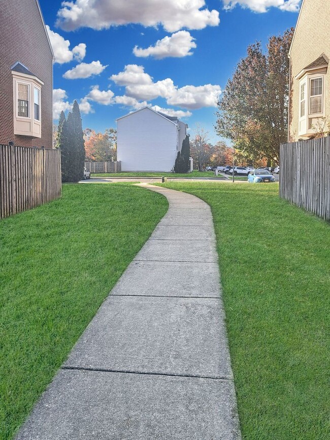 Building Photo - 3074 Esser Pl