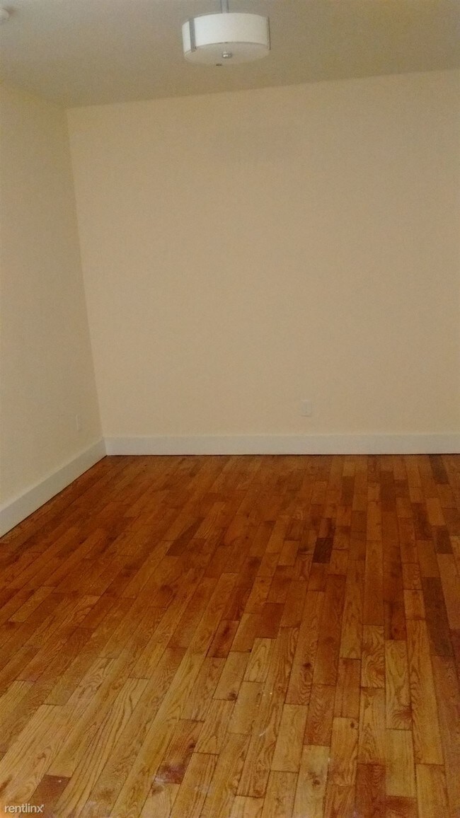 Building Photo - 127 W 75th St
