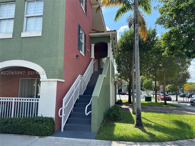 Foto del edificio - 11002 NW 83rd St