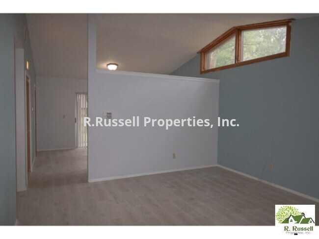 Building Photo - 971 Lake Ln