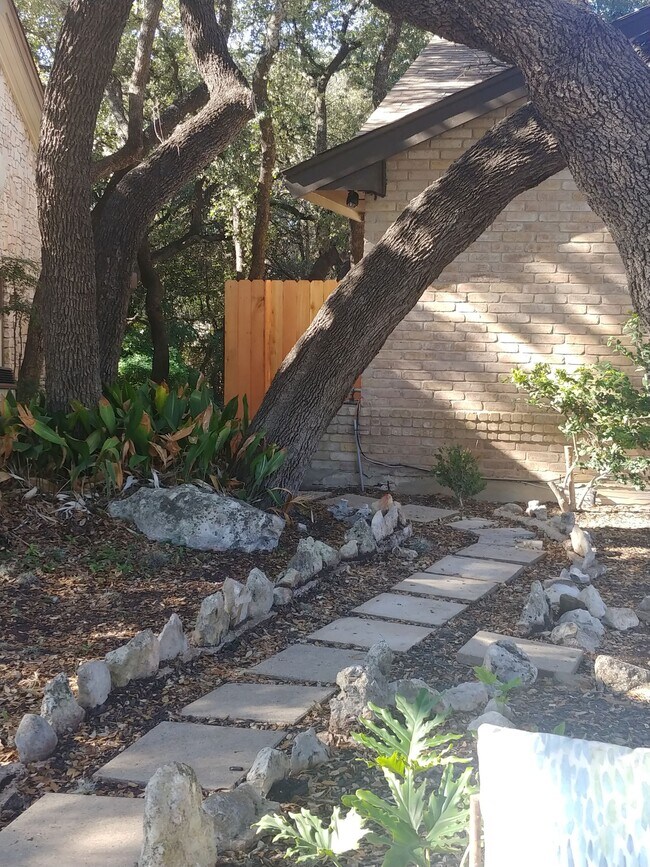 Foto del edificio - 14027 Rocky Pine Woods St