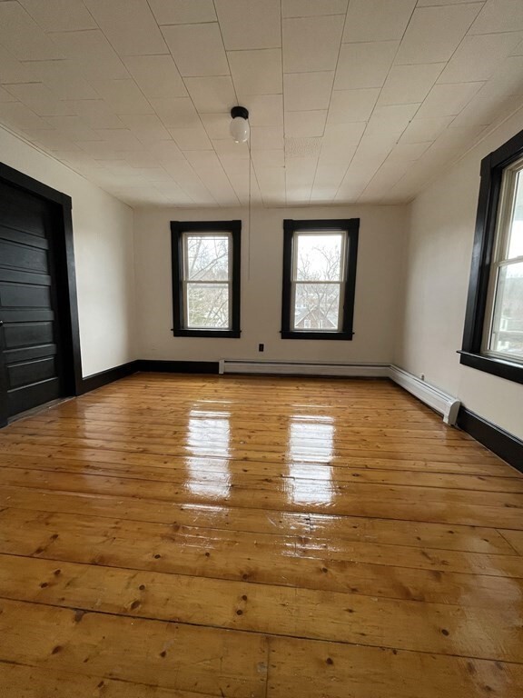 Foto principal - 119 Silver Lake St