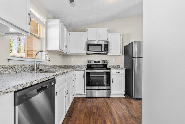 Building Photo - 5933 Sunrise Court, Charlotte, NC 28212