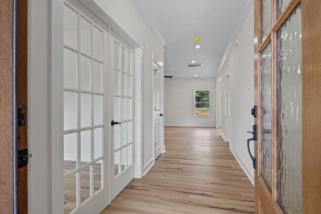 Foto del edificio - 387 Lake Farm Dr