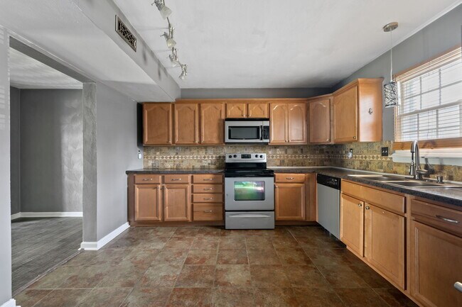 Building Photo - 5644 Dodington Ct