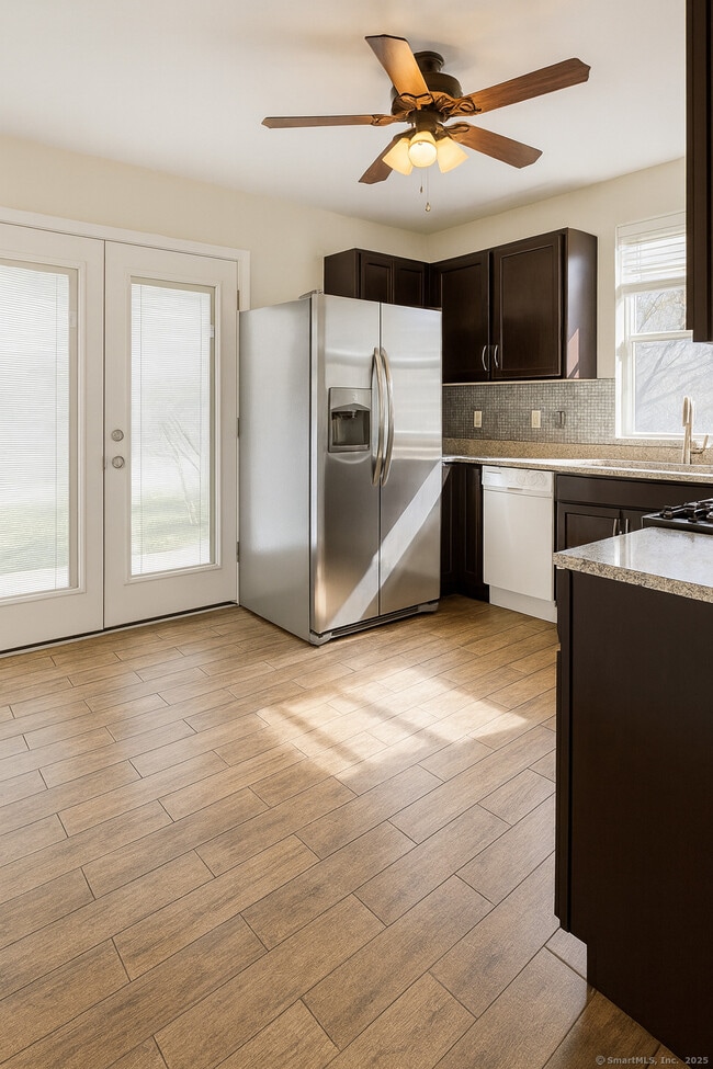 Building Photo - 295 Ashmun St